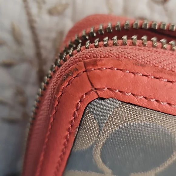 ๐คHP๐คCoach Soho Vintage Zip Around Wallet - Picture 12 of 14